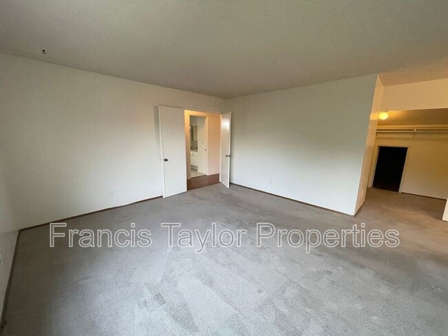 Building Photo - 13237 Sundance Ave