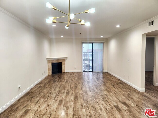 Building Photo - 625 S Berendo St