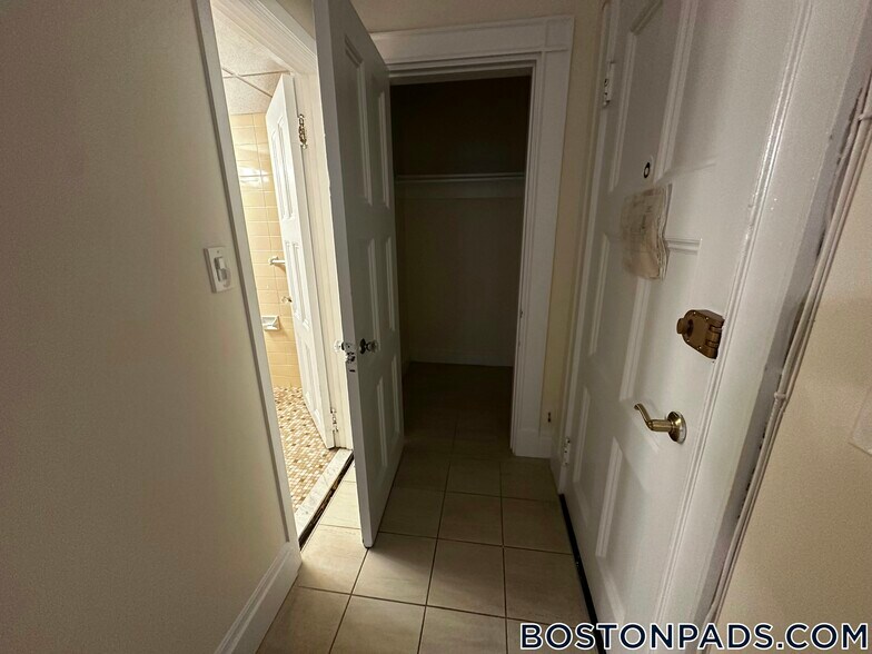 Building Photo - 62 Boylston St