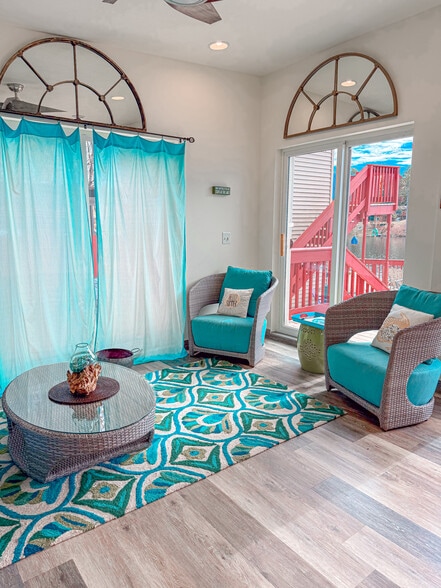 Building Photo - 440 S Peninsula Ln