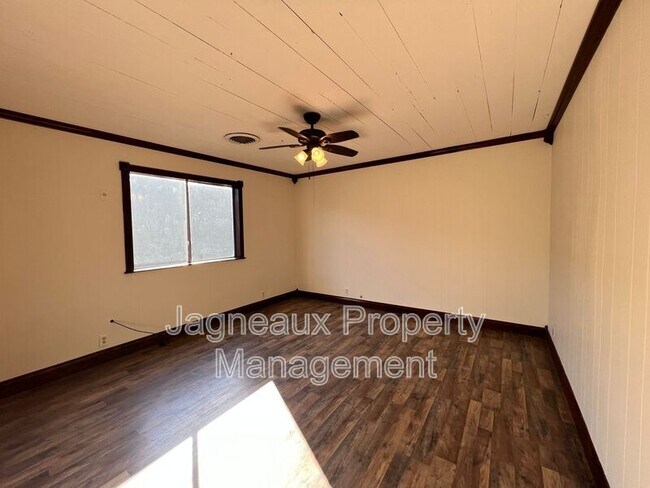 Building Photo - 315 E Thomas St