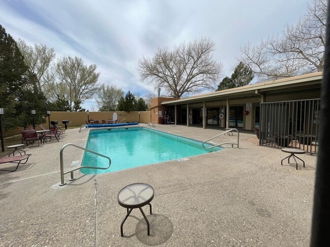 Building Photo - 941 Calle Mejia