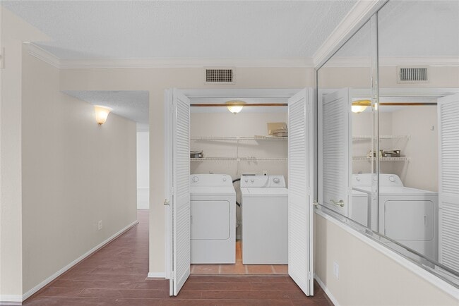 Building Photo - 2120 El Paseo St