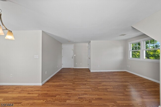 Building Photo - 47 Morris Pl
