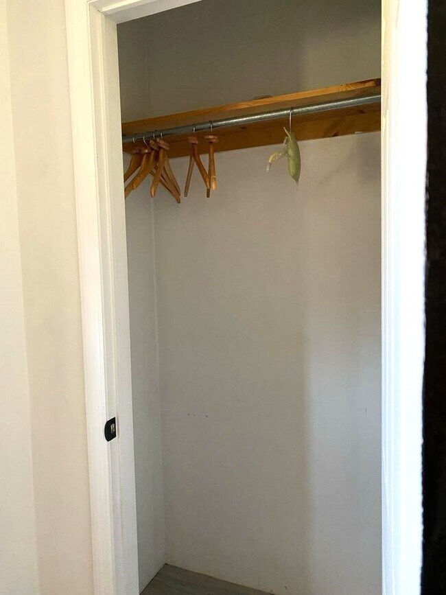 Building Photo - 55 Clover Ave