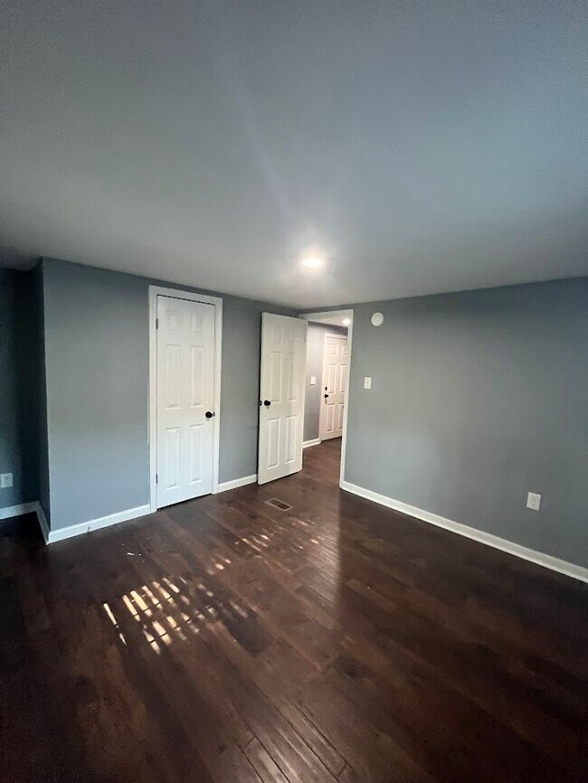 Building Photo - 5613 Hardwick Ln