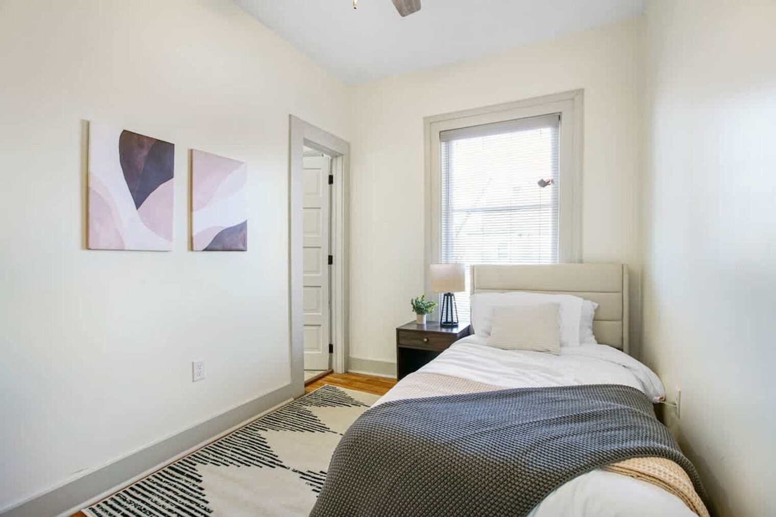 Building Photo - 1848 E 89th St