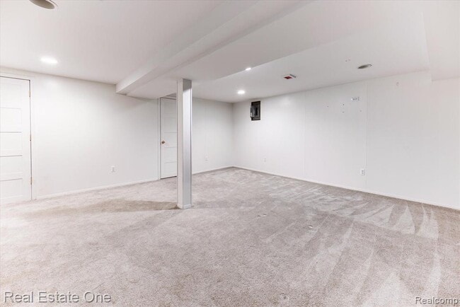 Building Photo - 1631 S Hill Blvd