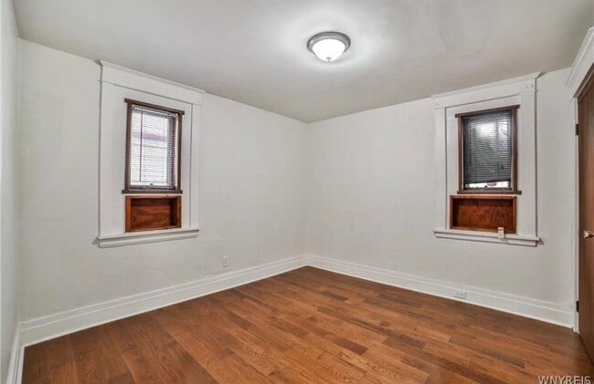 Building Photo - 421 E Utica St