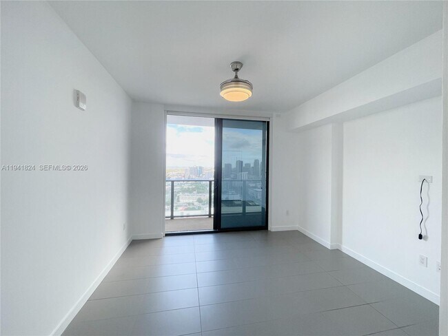 Building Photo - 1600 NE 1st Ave