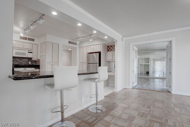 Building Photo - 3111 Bel Air Dr