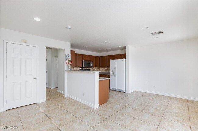 Building Photo - 7859 Windhamridge Dr