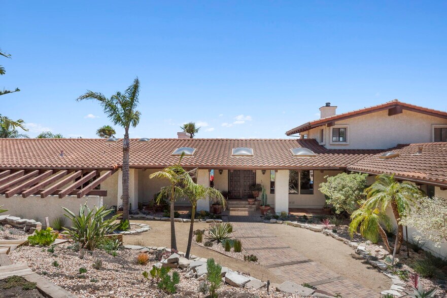 Building Photo - 6160 Zumirez Dr