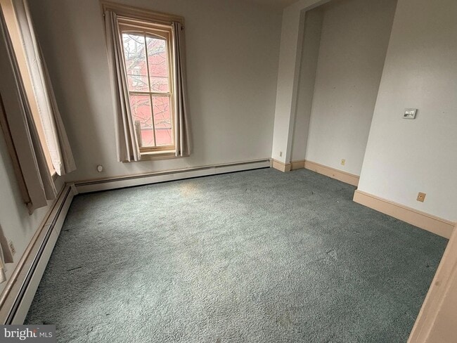 Building Photo - 216 Main St