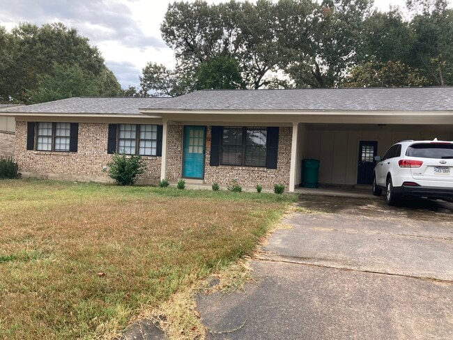 Primary Photo - 12 Tulip Dr