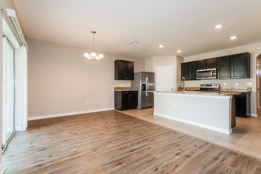 Building Photo - 16471 Little Garden Dr