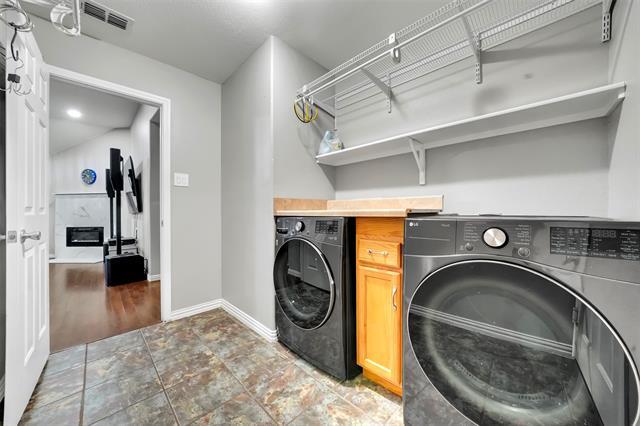 Building Photo - 324 S Mesa Verde Way