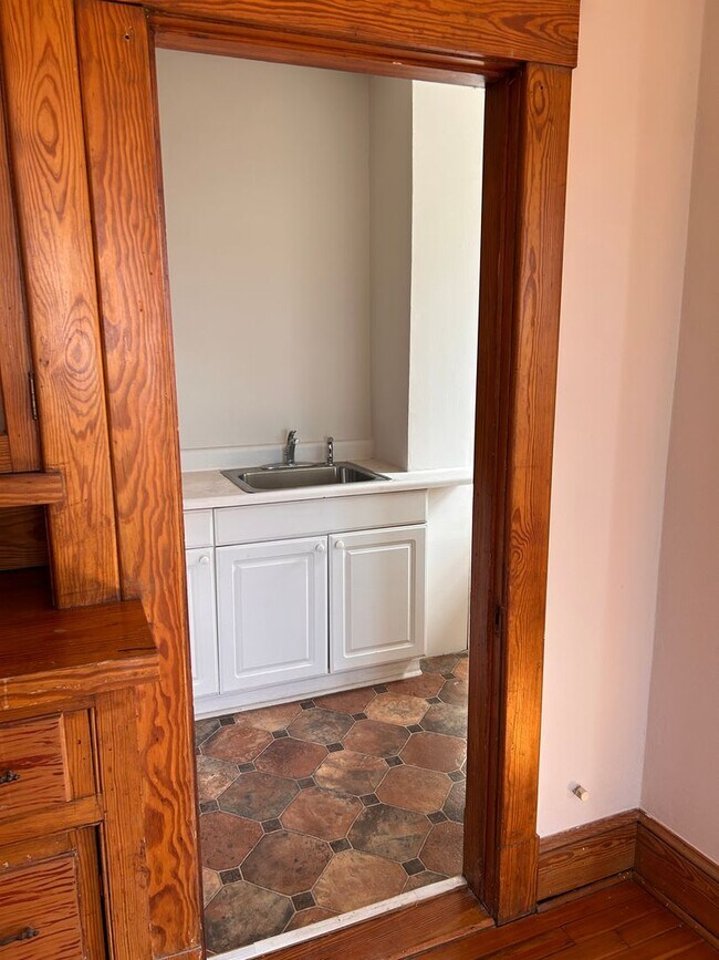 Building Photo - 36 Miles Ave