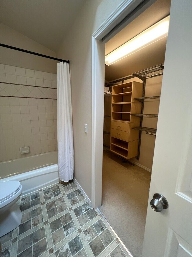 Building Photo - 3 Level Townhome in Seattle’s Ballard Neighborhood