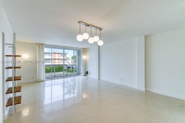 Building Photo - 9381 E Bay Harbor Dr