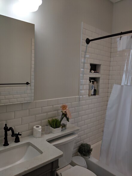 bathroom - 419 A St NE