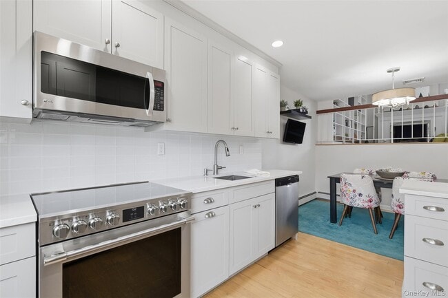 Building Photo - 10 Bayberry Ln