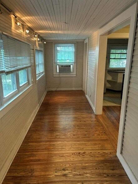 Building Photo - 431 S M St