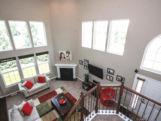 Building Photo - 10S410 Carrington Cir