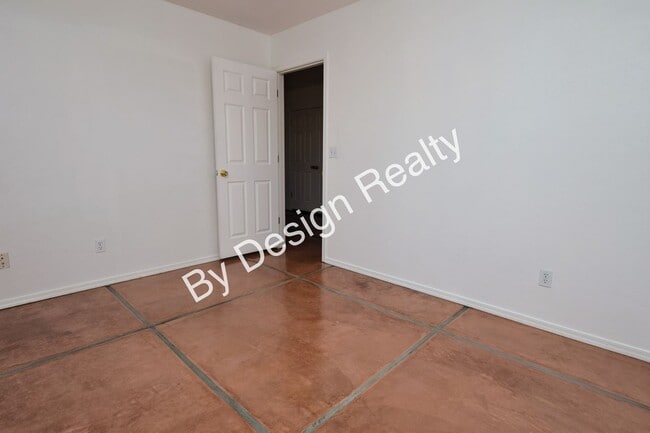 Building Photo - 2-Bed 1-Bath near University of Arizona with private yard