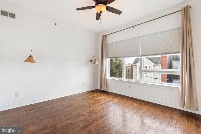 Building Photo - 719 E Thompson St