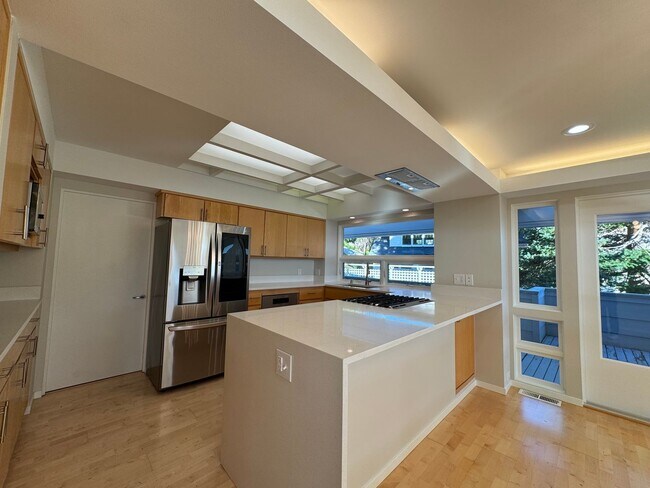 Building Photo - Breathtaking views of Chuckanut Bay!!