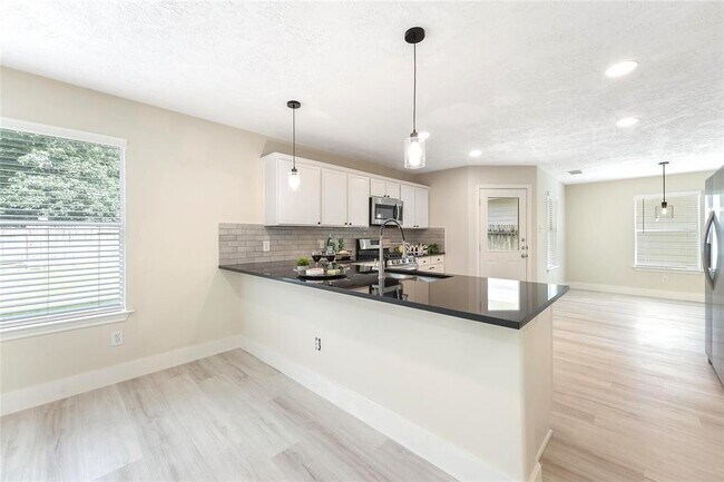 Building Photo - 203 N Vesper Bend Cir