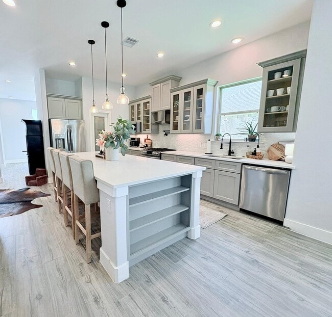 Building Photo - 55 Ruskin Dr W