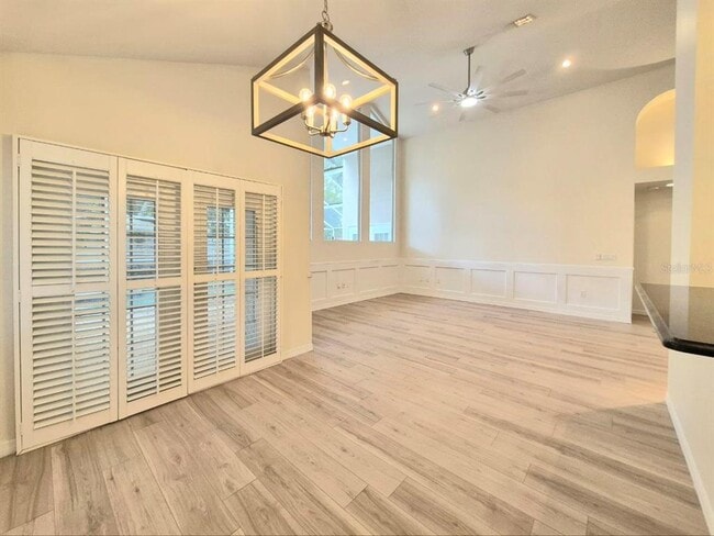 Building Photo - 2214 Green Oaks Ln