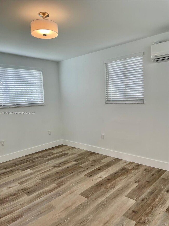 Building Photo - 6550 SW 37th St