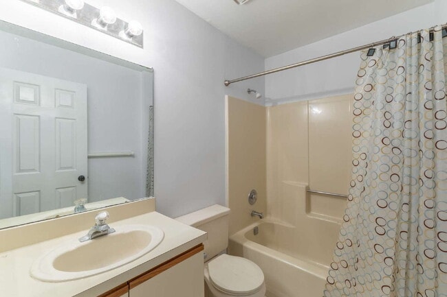 Building Photo - Welcome to your new home in the heart of T...