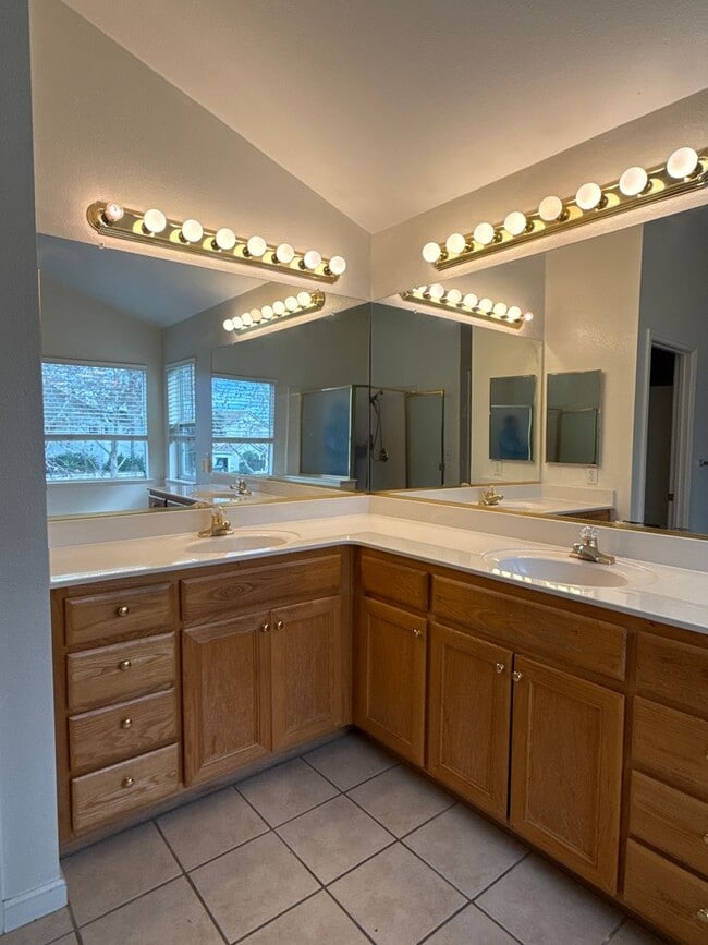 Building Photo - 6 Bed / 4 Bath Gated Brookside Home – Lincoln Unified Schools