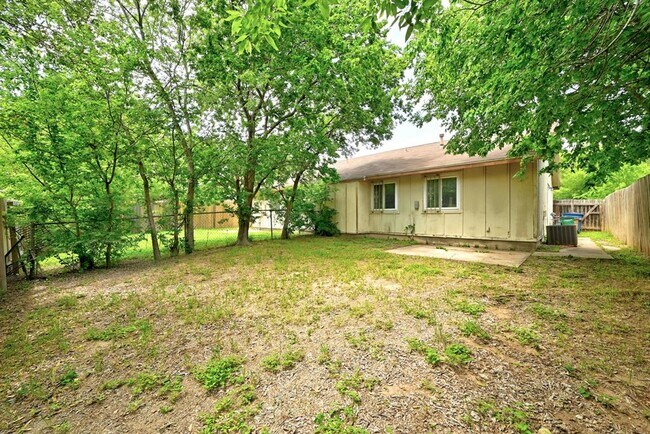 Building Photo - 10604 Lanshire Dr