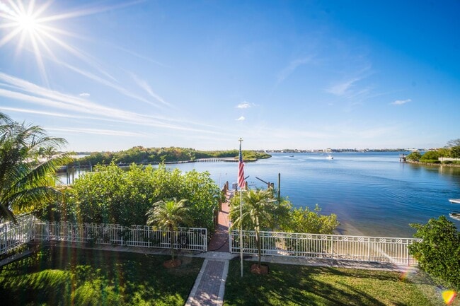 Building Photo - 4000 S Ocean Blvd