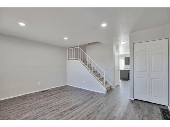 Building Photo - 790 S Patton Ct