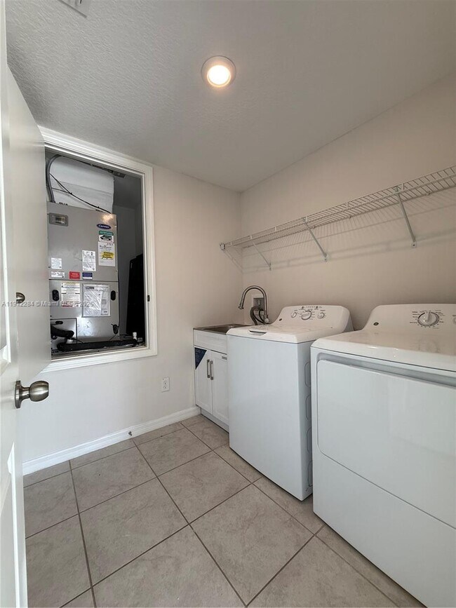 Building Photo - 39889 Harmon Grove Ct