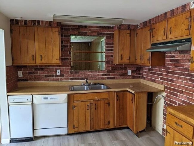 Building Photo - 7275 Cherokee St