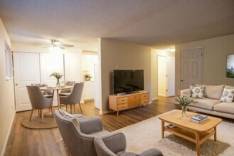 Building Photo - CHRISTMAS COMES EARLY: 1 MONTH FREE RENT! 2 BED IN CUTE MULTNOMAH VILLAGE