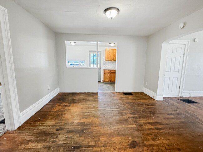 Building Photo - Own Your Own 3 Bedroom Home