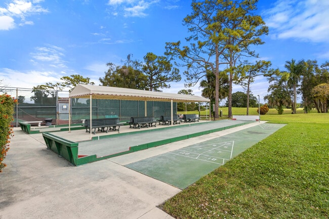 Building Photo - 4700 Lucerne Lakes Blvd W