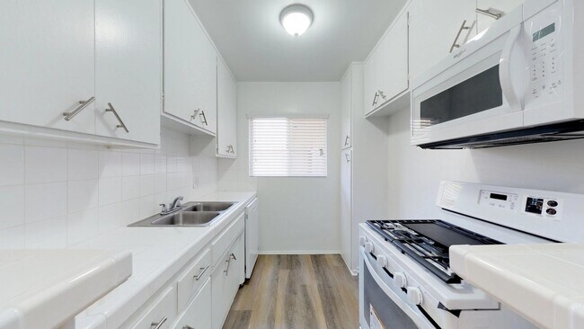 Building Photo - 351 S Manhattan Pl