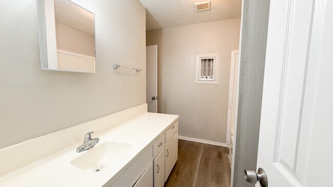 Building Photo - Kentwood Apartments