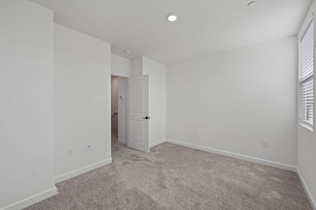 Building Photo - 2245 Epoca Wy