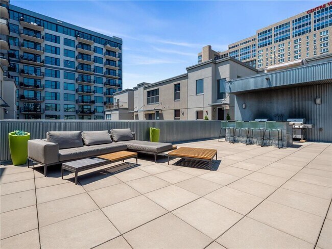 Building Photo - 521 S 7th St