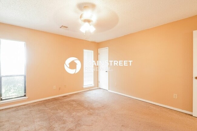 Building Photo - 3 Bedroom Pet-Friendly Home in Oklahoma City, OK with Main Street Renewal